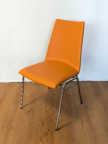 [Hiller_Objektmöbel_Atlanta_OPR_Orange_Silber_Stapelbar_1] Konferenzstuhl 56x51x88 cm